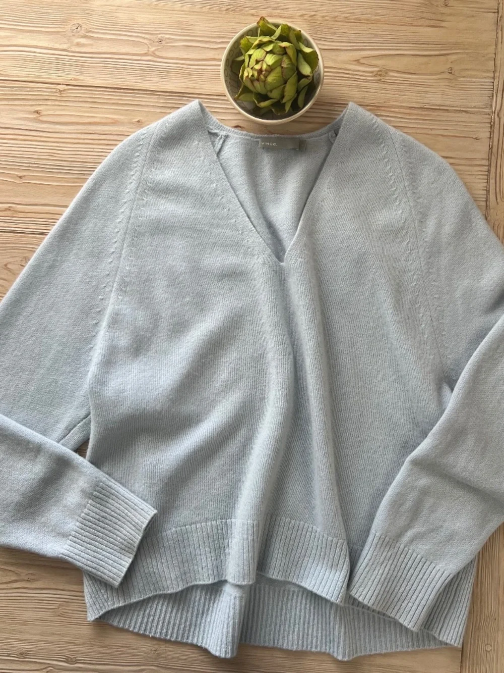 Vince 100% Cashmere Light Blue V-Neck Sweater – Size L - Picture 1 of 5